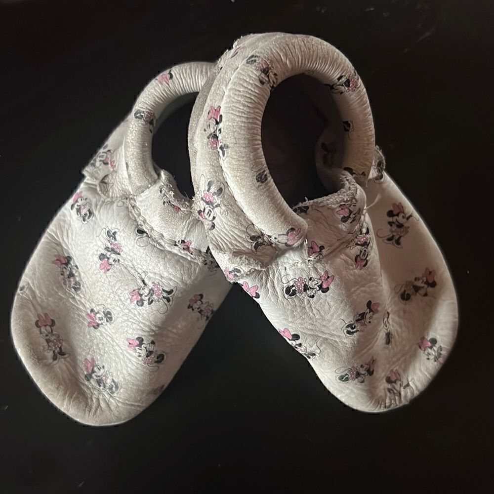 Freshly picked x Disney Minnie moccasins size 4